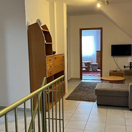 Boezsi Apartman シャールヴァール エクステリア 写真