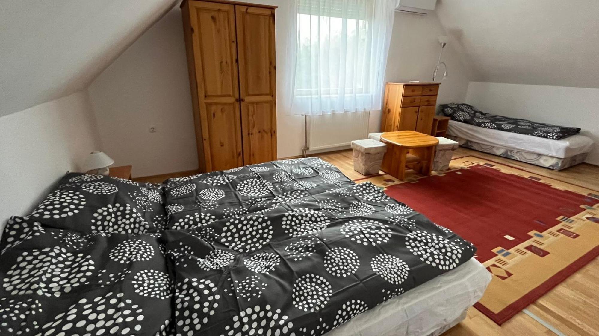 Boezsi Apartman シャールヴァール エクステリア 写真