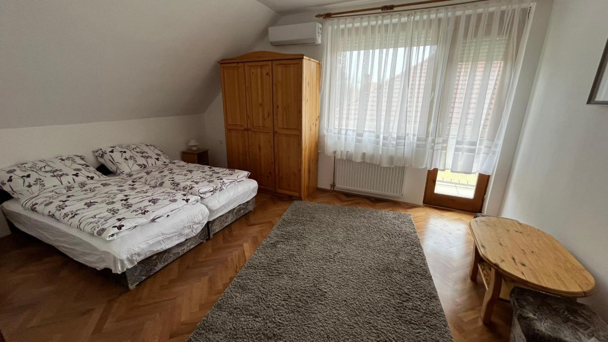 Boezsi Apartman シャールヴァール エクステリア 写真