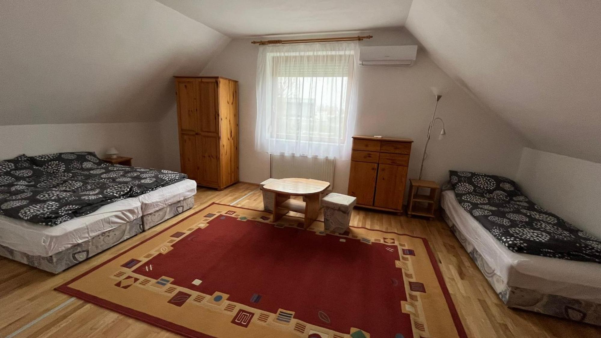 Boezsi Apartman シャールヴァール エクステリア 写真