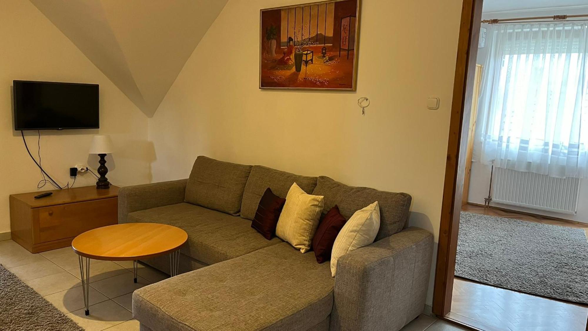 Boezsi Apartman シャールヴァール エクステリア 写真
